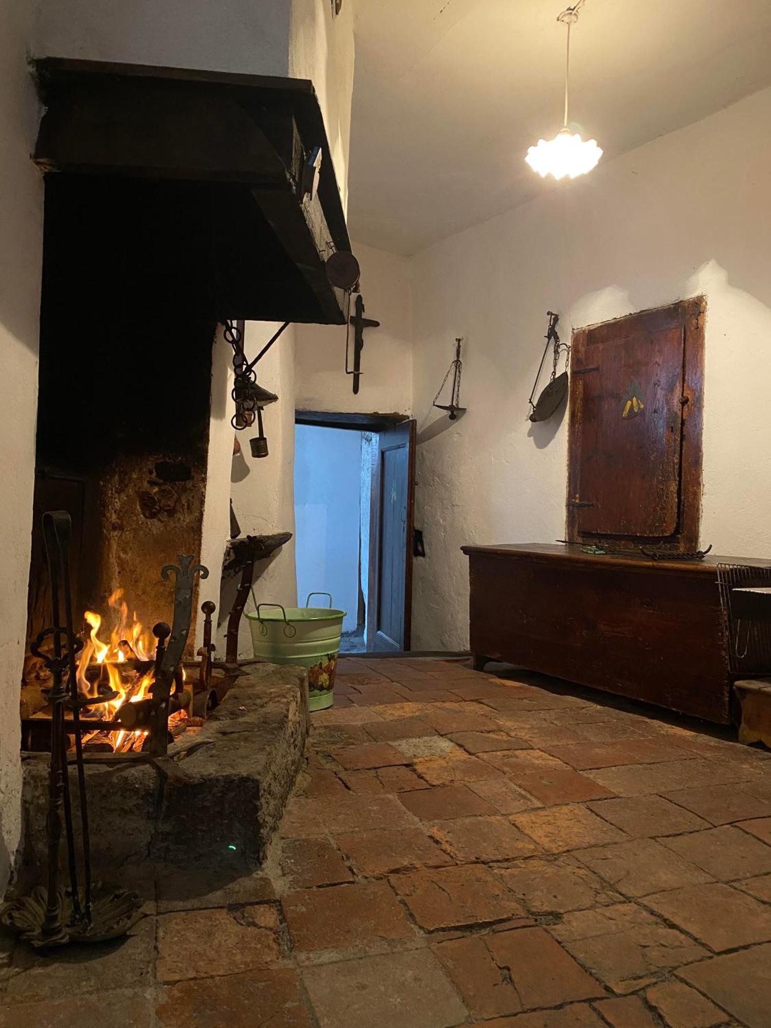 Casa Nel Centro Storico Di Borno 빌라 외부 사진