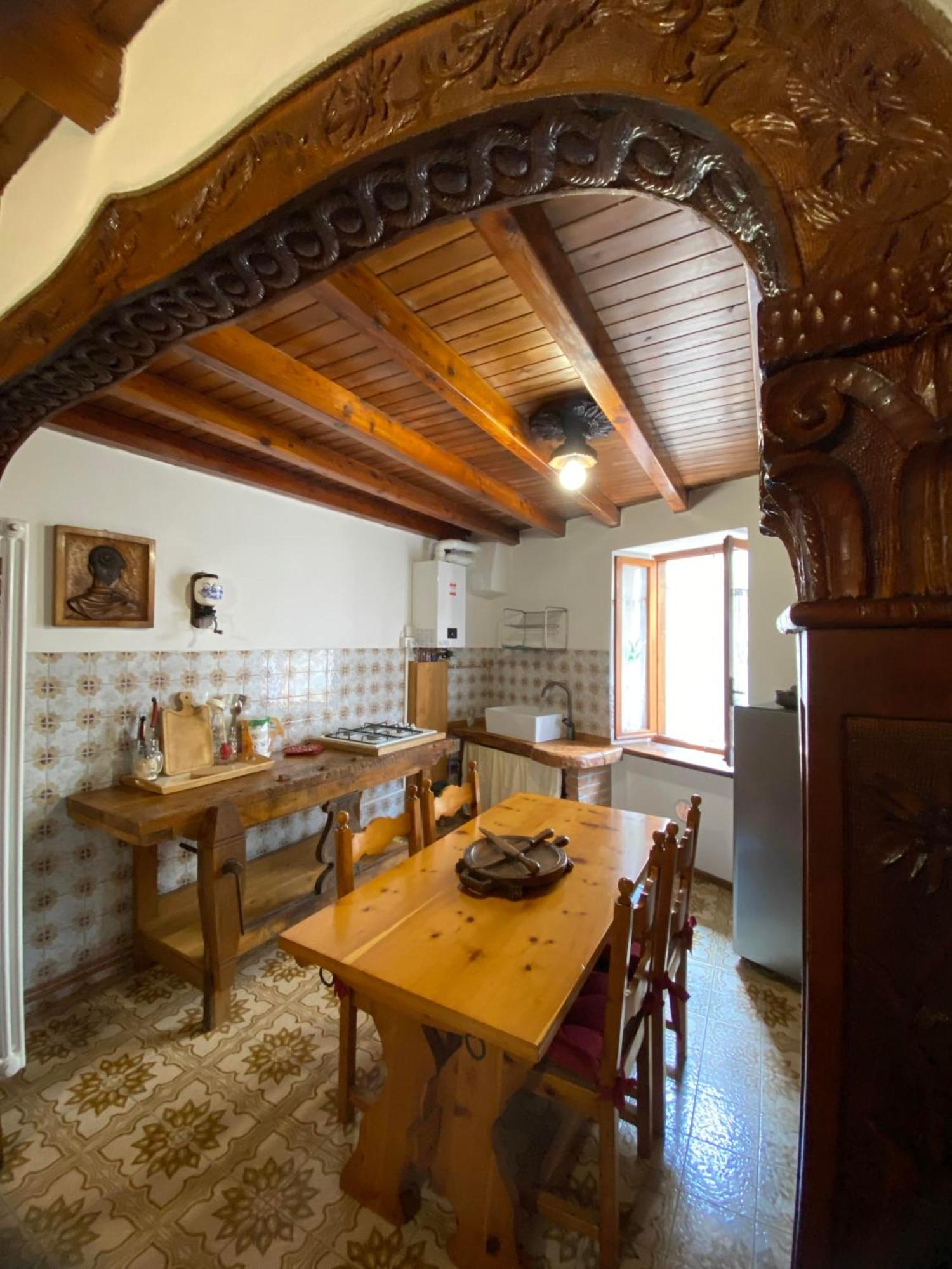 Casa Nel Centro Storico Di Borno 빌라 외부 사진