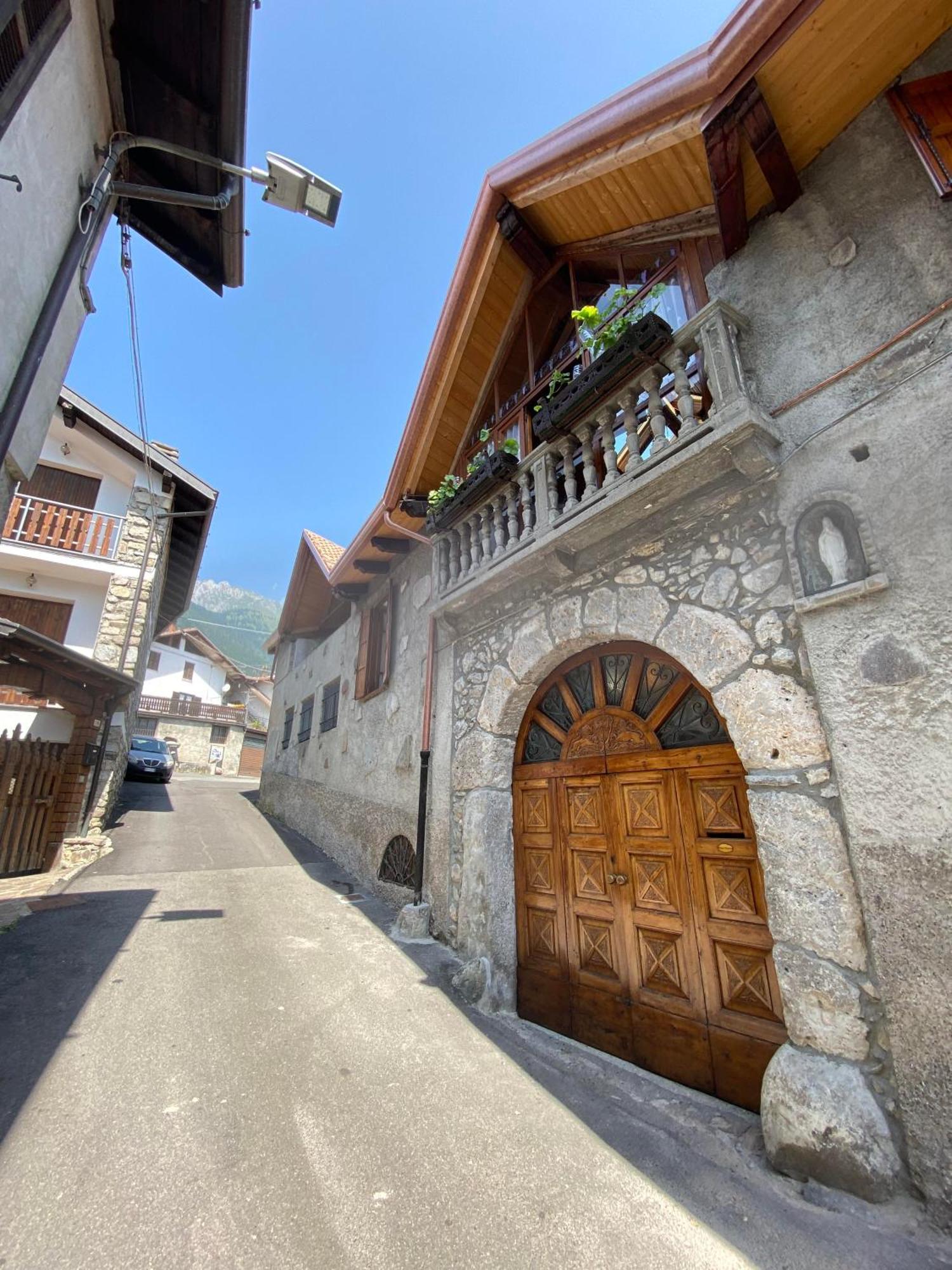 Casa Nel Centro Storico Di Borno 빌라 외부 사진