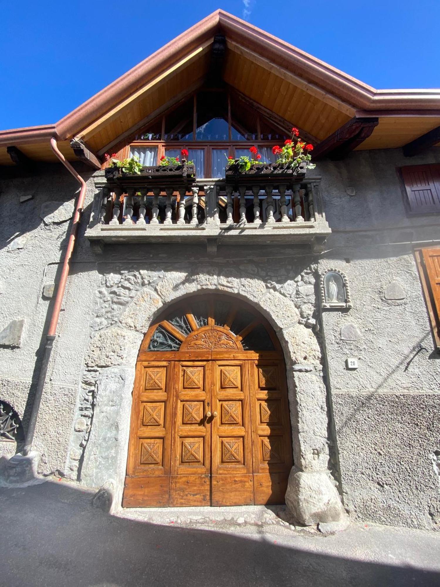 Casa Nel Centro Storico Di Borno 빌라 외부 사진